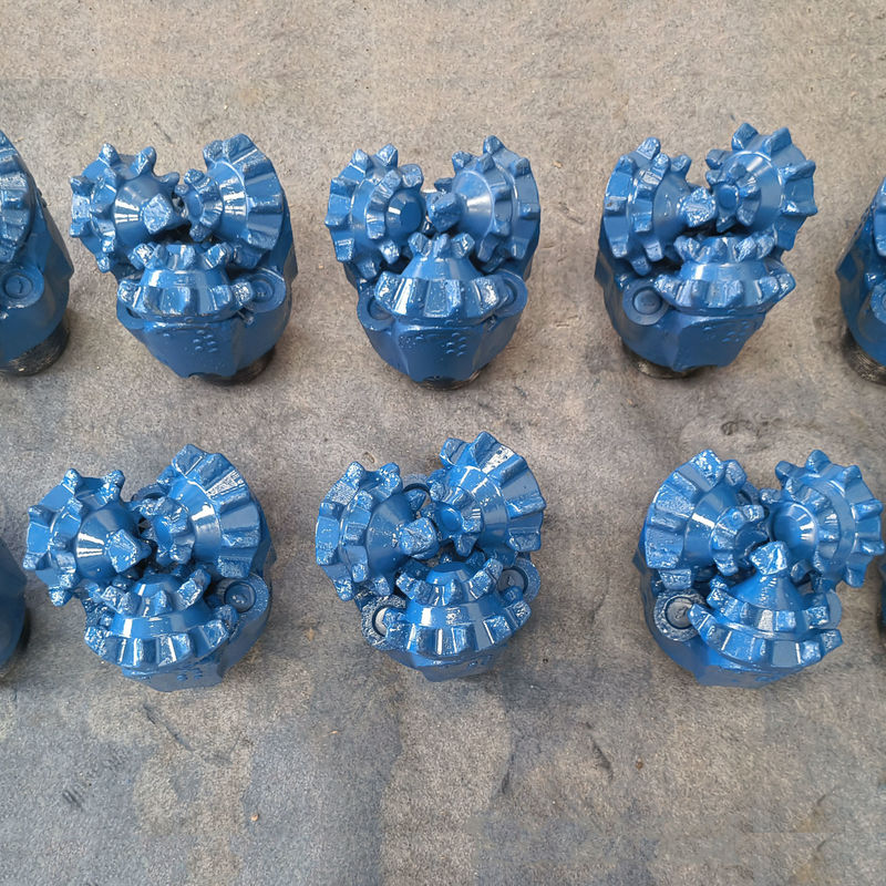 117 mm molentandroller met boorstuk met drie kegelcarbide tanden en rubberen afdichting